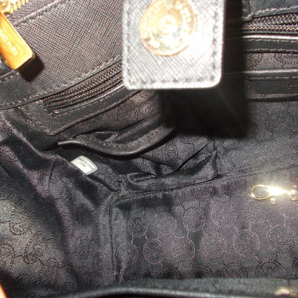 Michael Kors Cynthiana Black Saffiano Leather Hand - Picture 11 of 13